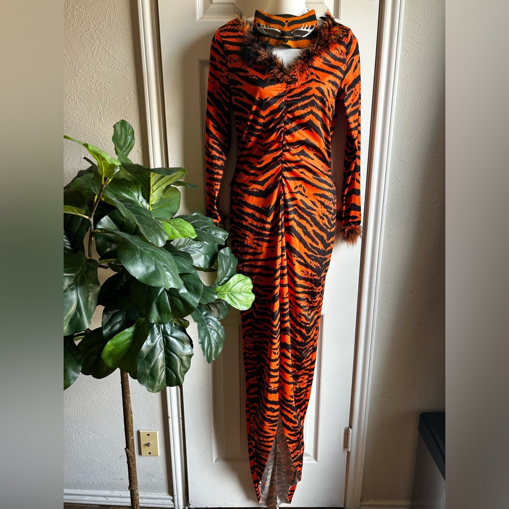 Costume